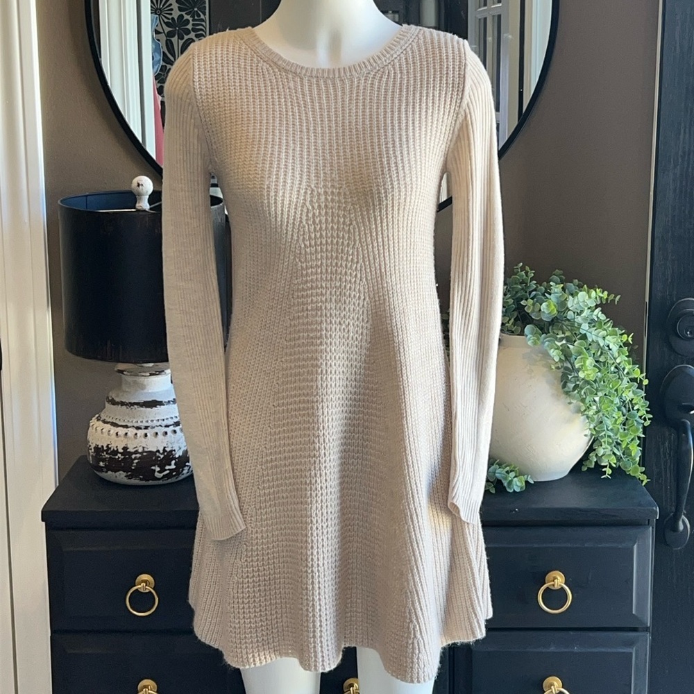 ROMEO + JULIET COUTURE Beige Sweater Dress Size Small